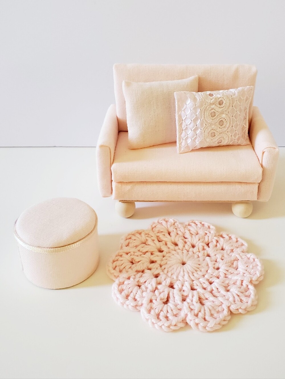 Miniature Dollhouse 1:12 Scale Loveseat Sofa Furniture Pink Maileg